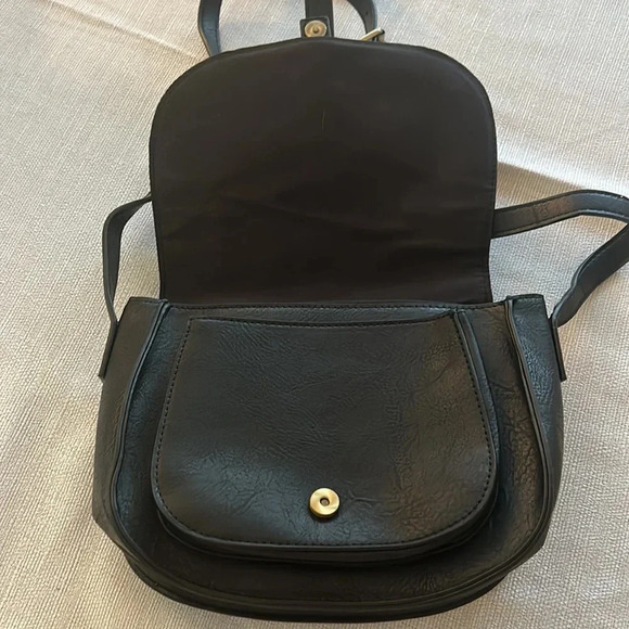 😍Cross body button closure bag - Picture 4 of 7